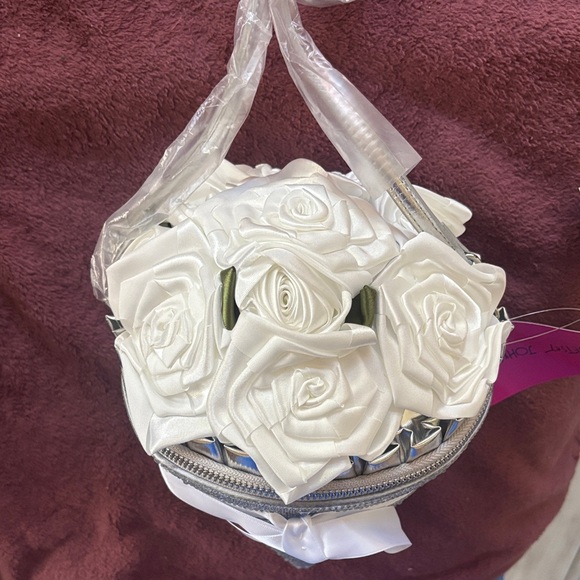 Elegant Silver and White Floral Cone Bag - Betsey Johnson - Picture 3 of 4